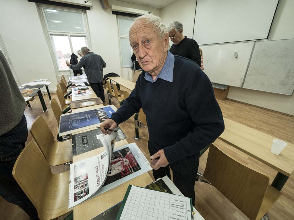 Vladislav Najbrt, autor soutěže při posuzování příspěvků v roce 2017. Foto: Petr Šálek Vladislav Najbrt, autor soutěže při posuzování příspěvků v roce 2017. Foto: Petr Šálek