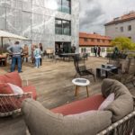 Projekt Canapé v Obecním dvoře propojil design s dějištěm Foglarových Stínadel