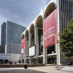 Největší operní hvězdy Metropolitní opery zazpívají z domova