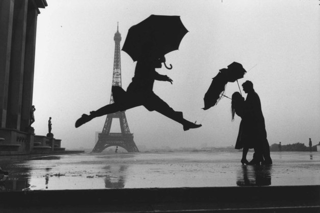 Elliott Erwitt a jeho černobílé fotografie plné pařížského šarmu