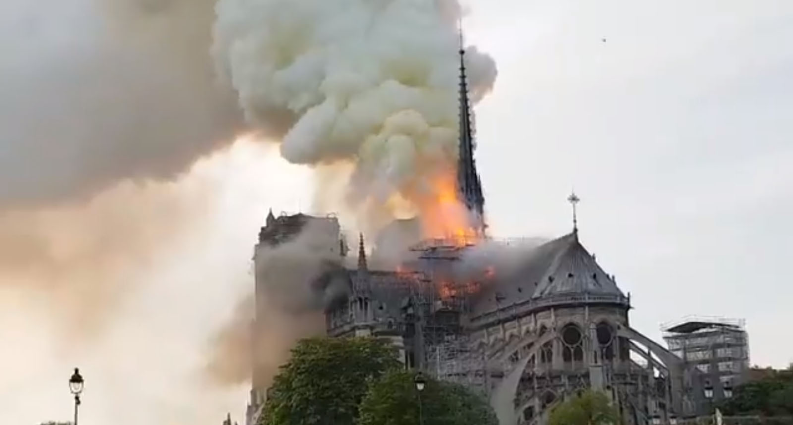 Kdy a jak se katedrála Notre Dame obnoví po požáru