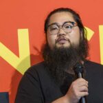 Badiucao a jeho protestní umění v galerii DOX