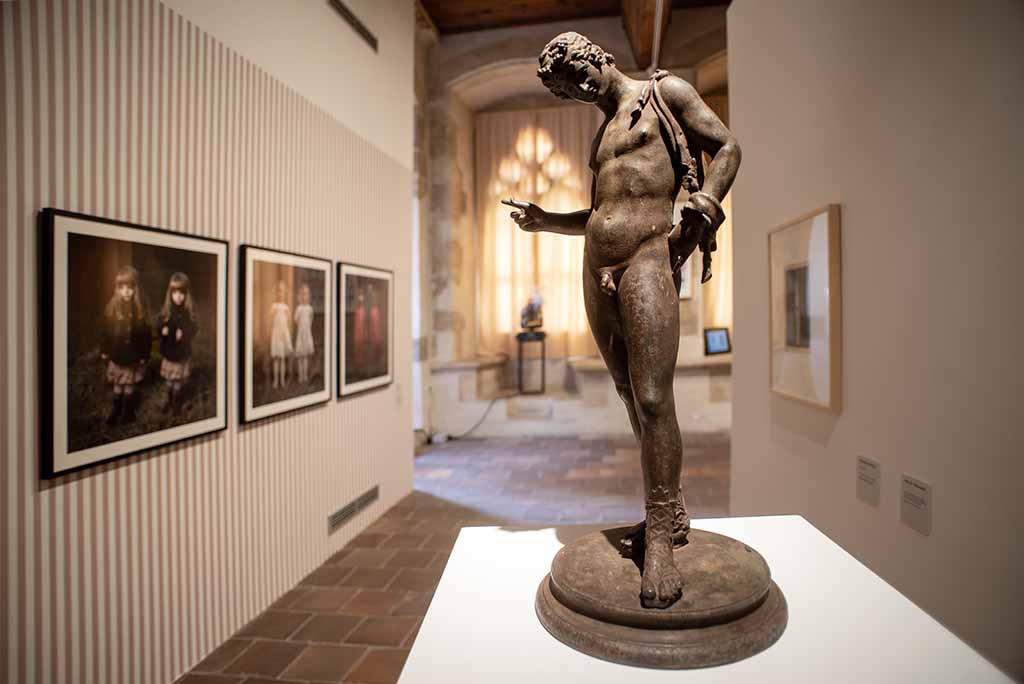 Výstava Dvojník v domě U kamenného zvonu přínáší vybraná díla k věčnému námětu