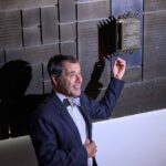 Odhalení pamětní desky v Topičově domě na pražské Národní třídě