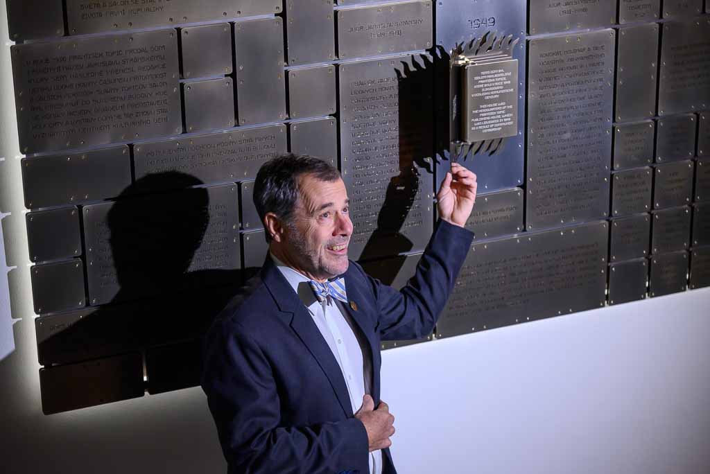 Odhalení pamětní desky v Topičově domě na pražské Národní třídě